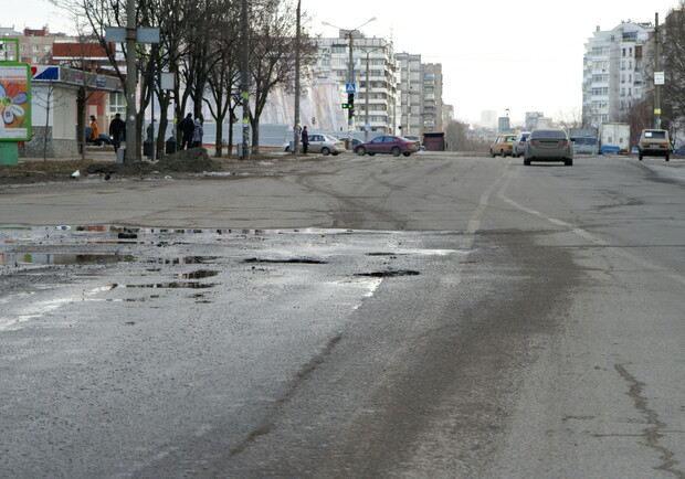 Мэр назвал худшие дороги Запорожья.
Фото  Виталия Григорьева. vgorode.ua
