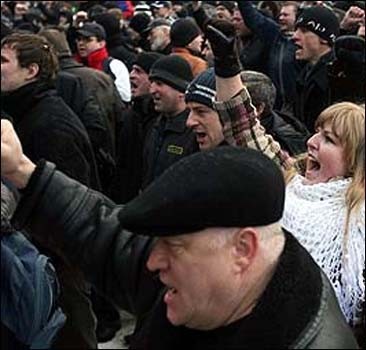 Запорожцы митинговали против эксгибиционистов в парке.
Фото mignews.dream.net.ua