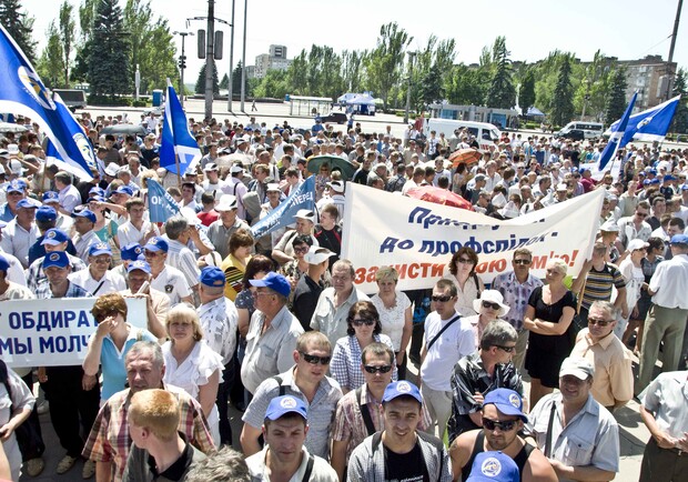 Запорожские труженики вышли на митинг.
Фото Павла Веселкова. vgorode.ua