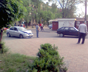 В Бердянске пьяная водитель-пенсионерка "дала жару" ГАИшникам.
Фото vgorode.ua
