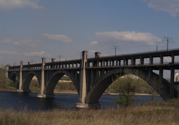 В этот день год назад перекрыли мост Преображенского. Фото Vgorode.ua.