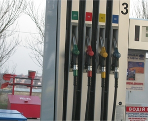 Бензин в Запорожье не дешевеет. Фото vgorode.ua