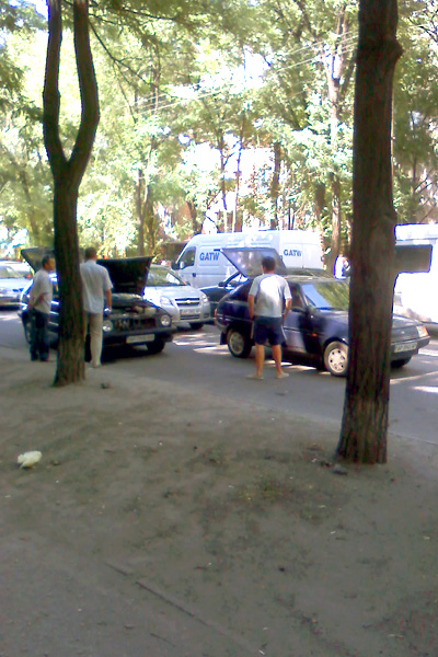 Аварии парализовала движение на улице.
Фото vgorode.ua