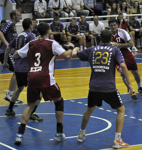 Запорожские гандболисты "продули" первый матч сезона. Фото ztr-handball.com.