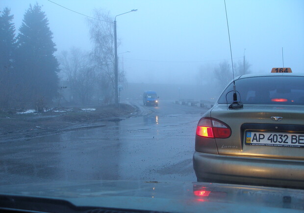 Запорожские ГАИшники будут дежурить возле школ. Фото Vgorode.ua.