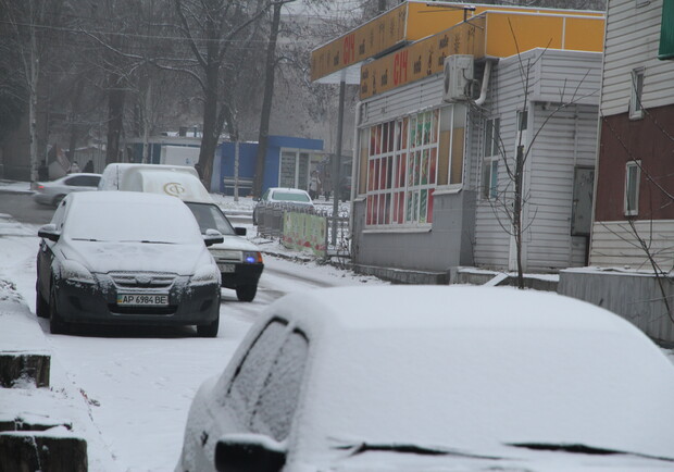 Город занесло снегом. Фото vgorode.ua