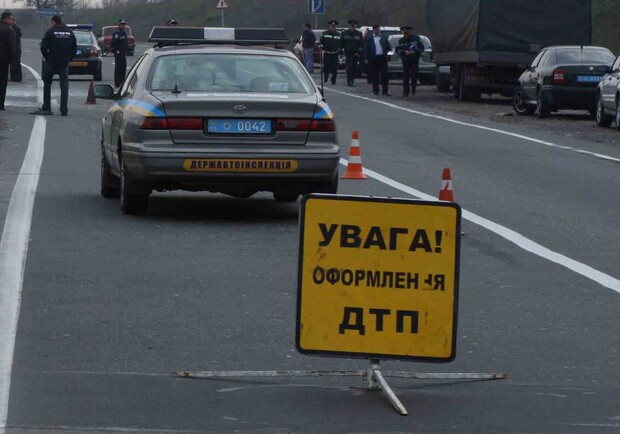 Сейчас выясняют причины, почему оторвался прицеп КАМАЗа. Фото: ГАИ Донецкой области 