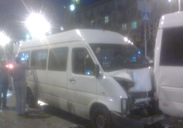 Новость - События - В Запорожье на проспекте Ленина столкнулись две маршрутки: 16 человек в больнице