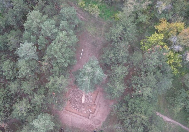 Новость - Досуг и еда - Древнее святилище, обнаруженное на Хортице, сфотографировали с высоты птичьего полета