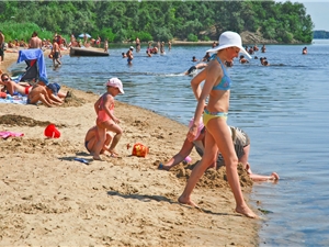 На пляже Правого берега и санатория «Великий Луг» купаться запрещено.