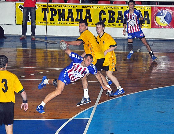 Запорожские гандболисты открыли сезон уверенной пообедой
Фото http://handball.motorsich.com/