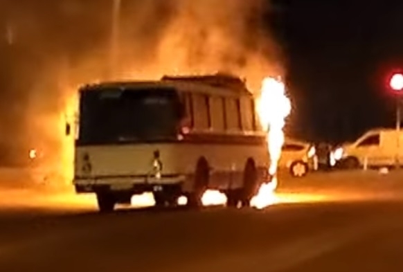 Новость - События - Чуть не взорвался: подробности о сгоревшем автобусе на Бабурке