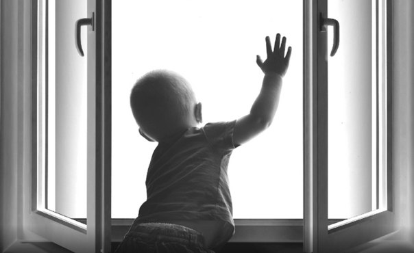 Новость - События - Горе-родители: в Запорожье из окна выпал ребенок