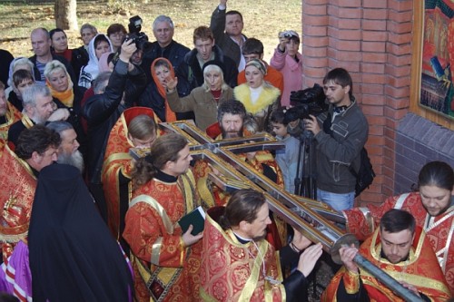 После Божественной литургии епископ Иосиф освятил крест в новом храме Мелитополя
Фото пресс-службы Запорожской епархии