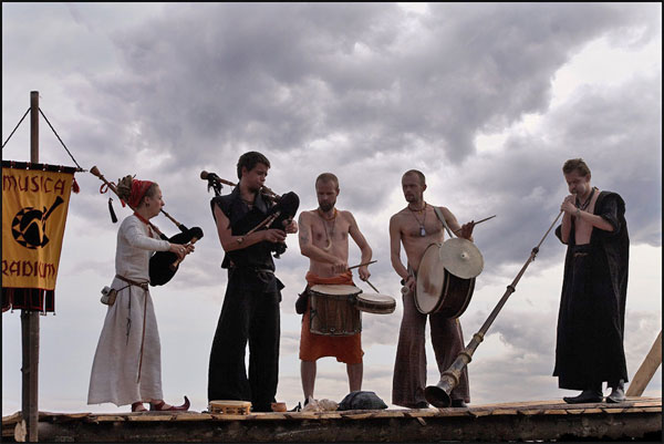 Запорожцев ждет музыка волынки и фолк
Фото www.musicaradicum.ru/