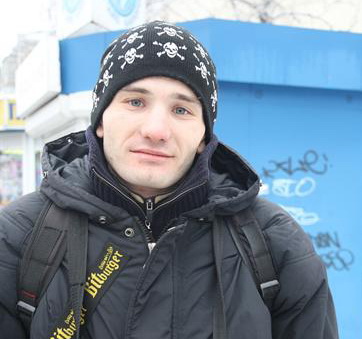 Роман считает, что молодежь города необходимо спасать
Фото vgorode.ua 