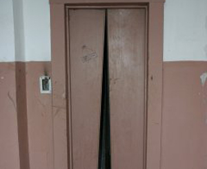 В Запорожье обещают отремонтировать все лифты.
Фото vgorode.ua