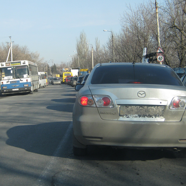 Запорожцы снова столкнулись с пробками на дорогах.
Фото Виталия Григорьева. vgorode.ua
