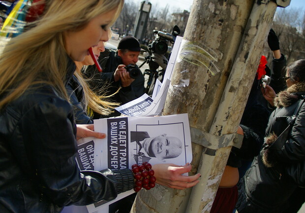 FEMENки приехали спасать нас от новозеландского маньяка.
Фото Виталия Григорьева. vgorode.ua
