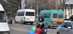 Запорожских водителей наградили шариками – за культурность
