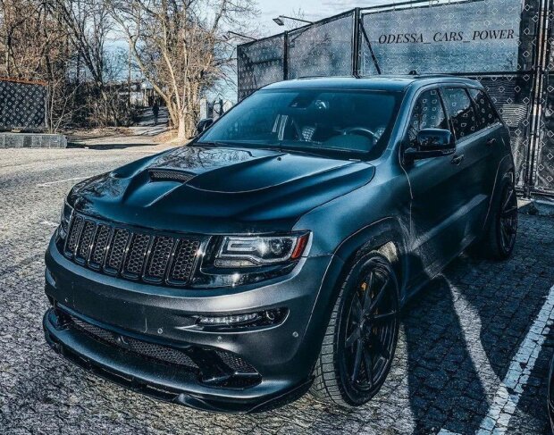 Можно любоваться: по Одессе ездит престижный внедорожник