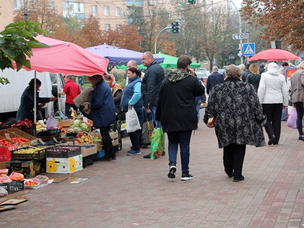 Не споткнешься: на левом берегу разогнали стихийных торговцев
