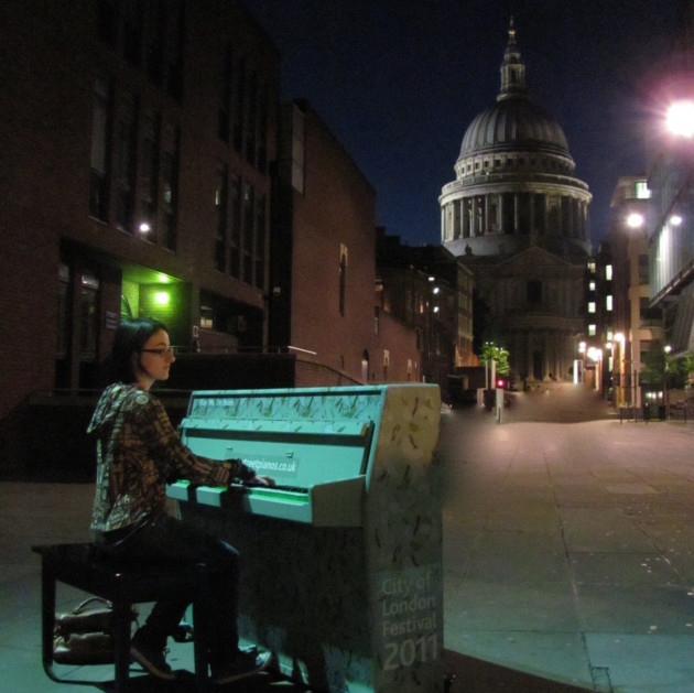 Преемница Элтона Джона даст бесплатные уроки на пианино вокзала Кингс Кросс