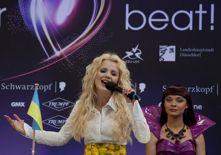 Мику Ньютон отправили в хвост 