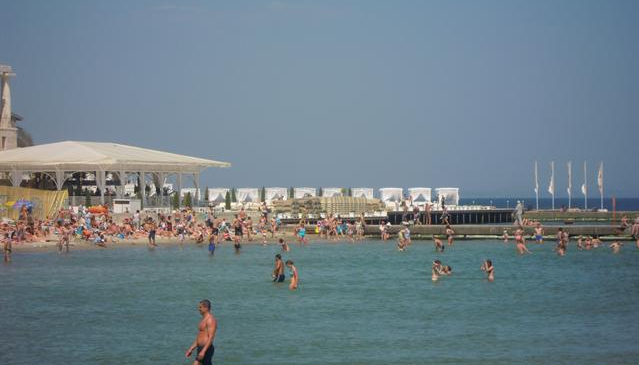 Почем топчаны на одесских пляжах?