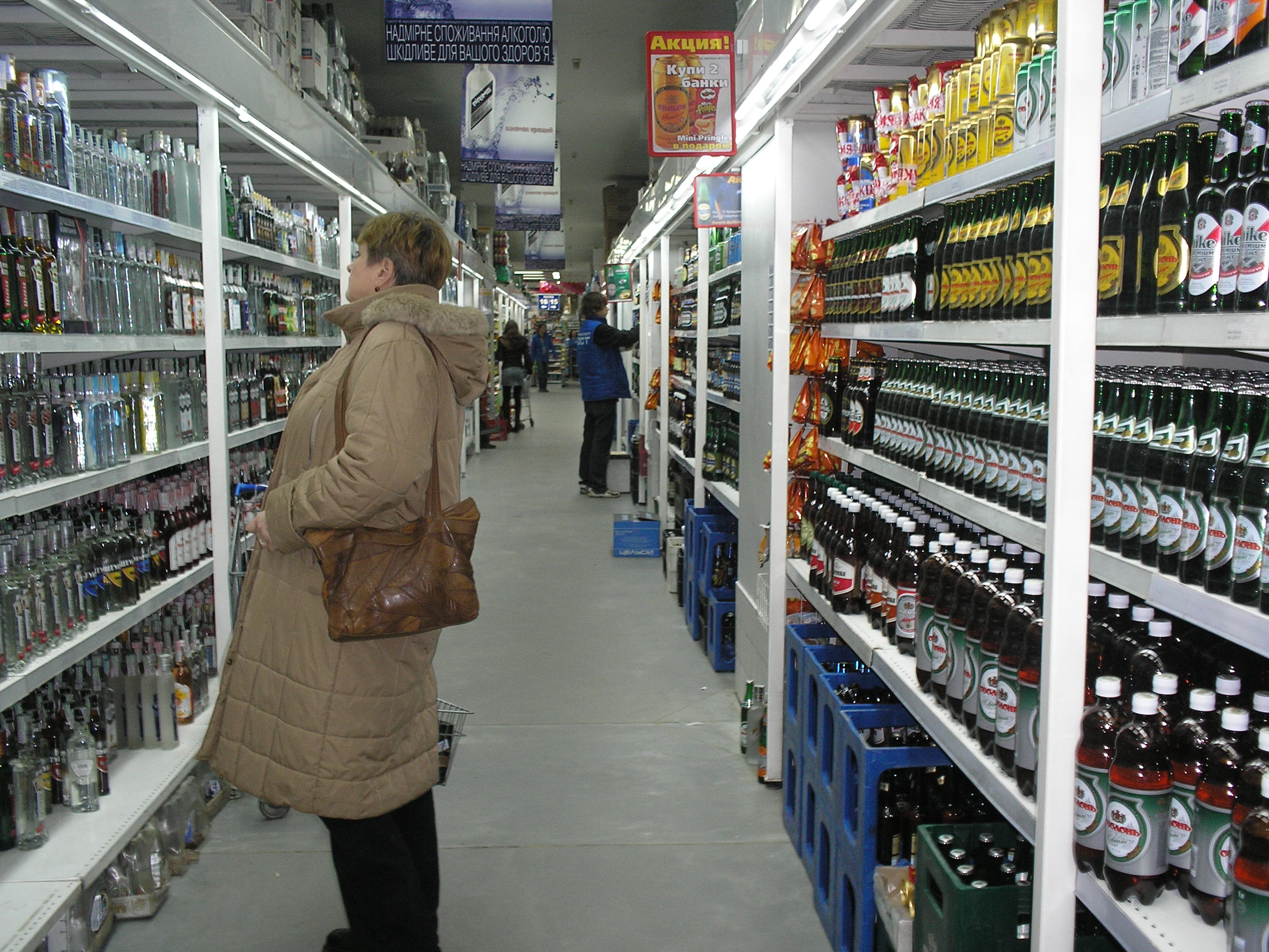 Круглосуточно работает около 20% супермаркетов в больших городах Украины. Фото из архива "КП".