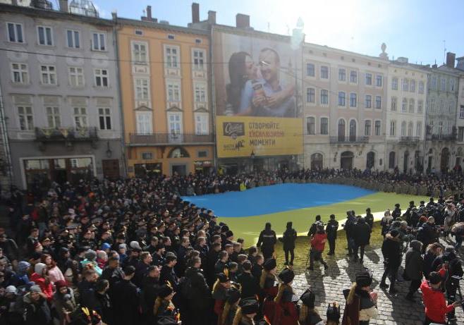 Повтори слова: львів’ян кличуть на масове виконання гімну України