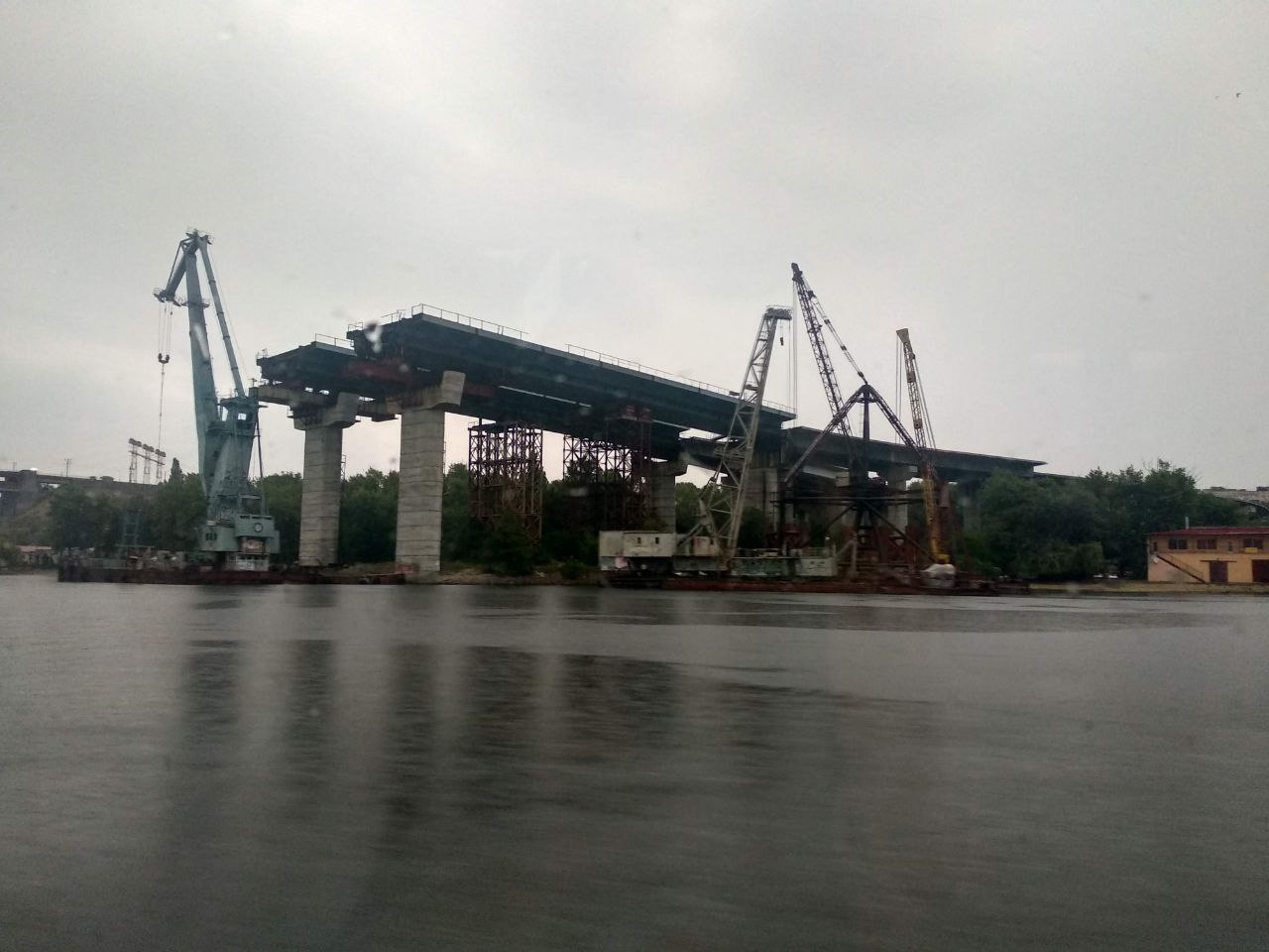 Часть запорожских мостов должны построить за 2,3-3 года