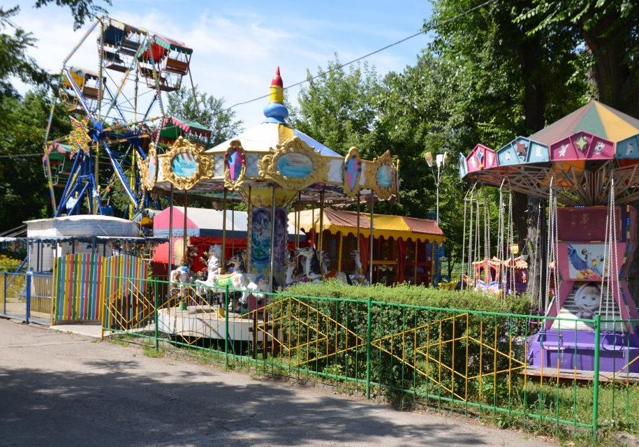 Получи ответ: когда заработают и насколько безопасны аттракционы в парке Глобы