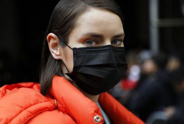 У львівські аптеки завезли медичні маски: ціни шокують