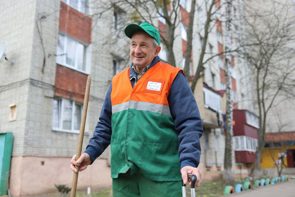 Щасливчик в квадраті: названо ім'я найкращого двірника Львова 2020