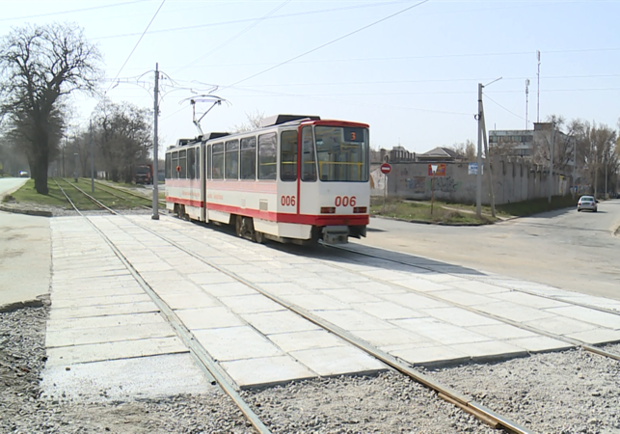Можно ездить: в Вознесеновском районе отремонтированный трамвайный переезд фото