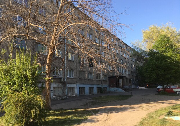 Не впускают и не выпускают: в запорожском общежитии вспышка коронавируса фото