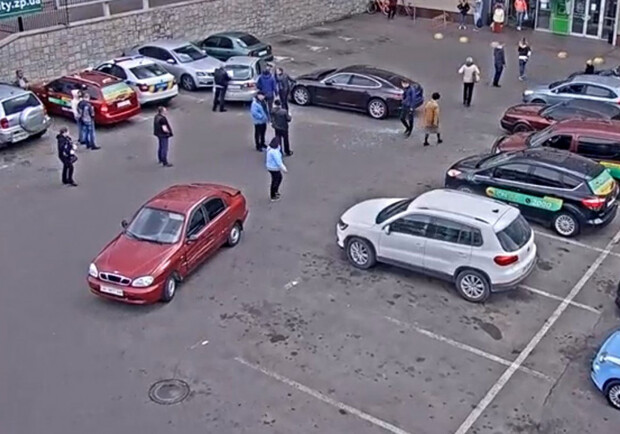 ДТП около ТРЦ "Украина": автоледи на Porsche влетела в 4 автомобиля (видео) фото
