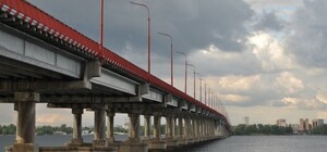 Прохожие не реагировали: появилось видео прыжка парня с Нового моста