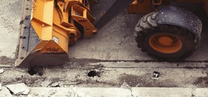 Работали во время карантина: днепровскому бару сносят 