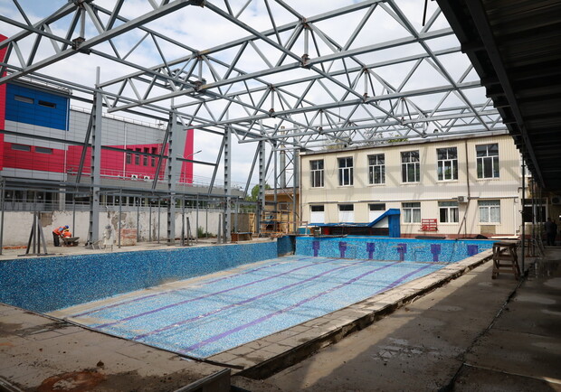 На Победе реконструируют открытый бассейн. Фото: "Информ"