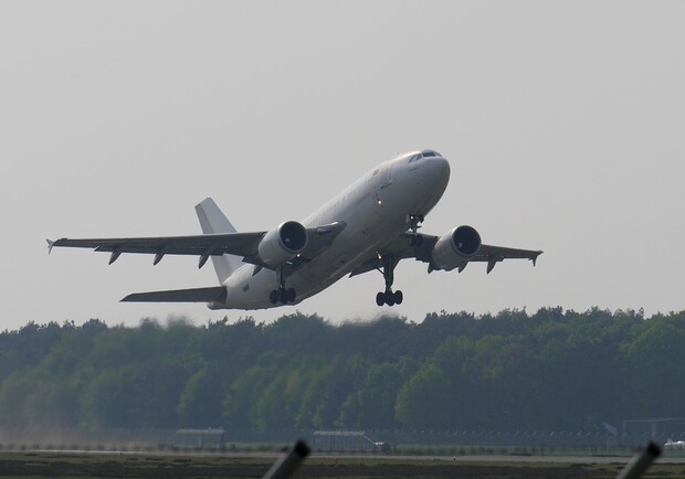Оптимисты: три авиакомпании планируют возобновить рейсы из аэропорта Запорожья   фото