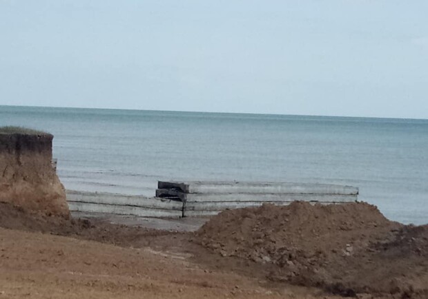 Документов нет: на берегу Азовского моря начали строительство - фото fb Дмитро Воловик