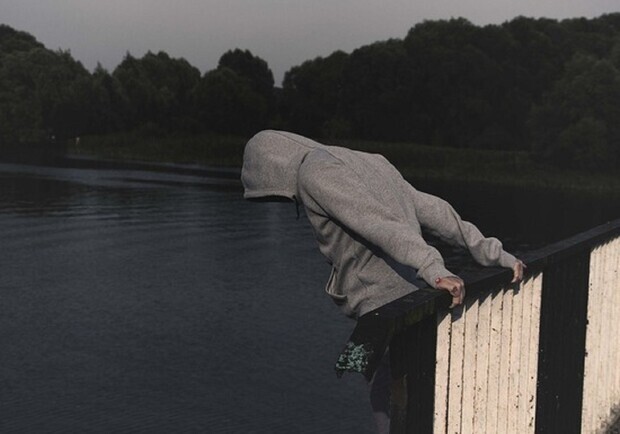 В Запорожье подросток прыгнул с недостроенного моста. Фото: mk.com