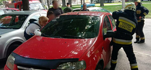 Оказался закрыт один в машине: на Пушкина спасатели достали из авто младенца