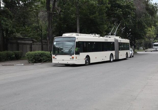 В Запорожье прибил новый троллейбус. Фото: fb Владимир Буряк