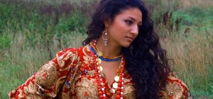 Двоє на одного: у львівському скверику ромка «підрізала» чоловіка