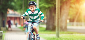 Найдут место: возле киевских школ обустроят велопарковки