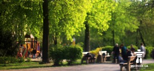 Нагуляешься: на Воскресенке возле озера обустраивают новый сквер