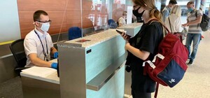 Зекономиш час: у львівському аеропорту пасажирам робитимуть ПЛР-тестування